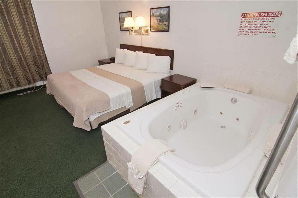 Americas Best Value Inn Zumbrota Exterior foto